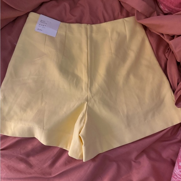 Elegant yellow Women's Shorts - Picture 5 of 5